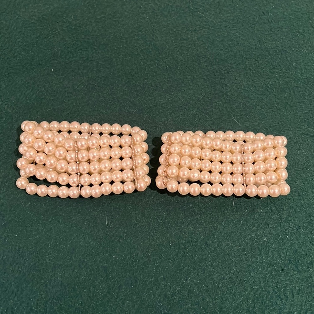 Cuff pearl bracelets